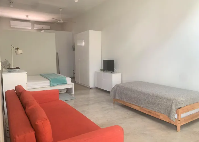 Guests house Zen Retreat City Center Near Train